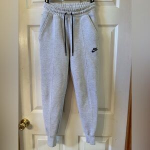 Women’s Nike Sportswear Tech Fleece Mid-Rise Jogger